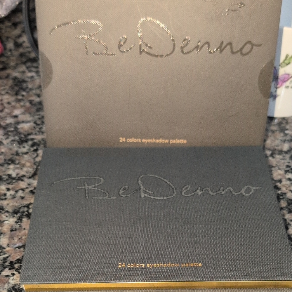 24-Color Eyeshadow Palette - Elegant Shades